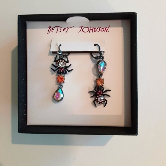 𝅺Betsey Johnson Halloween Spider Mismatched Earrings New In Box - Picture 1 of 3